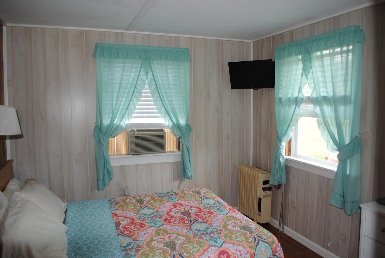 Rock Ledge Motel Alexandria Bay Exterior photo