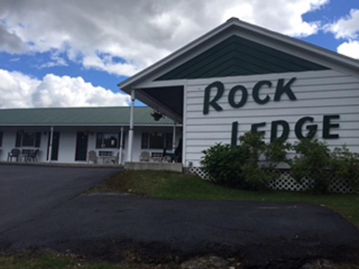 Rock Ledge Motel Alexandria Bay Exterior photo