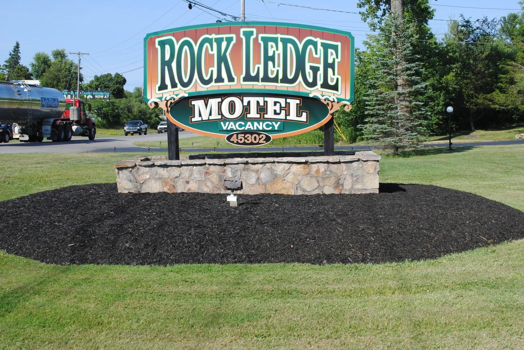Rock Ledge Motel Alexandria Bay Exterior photo