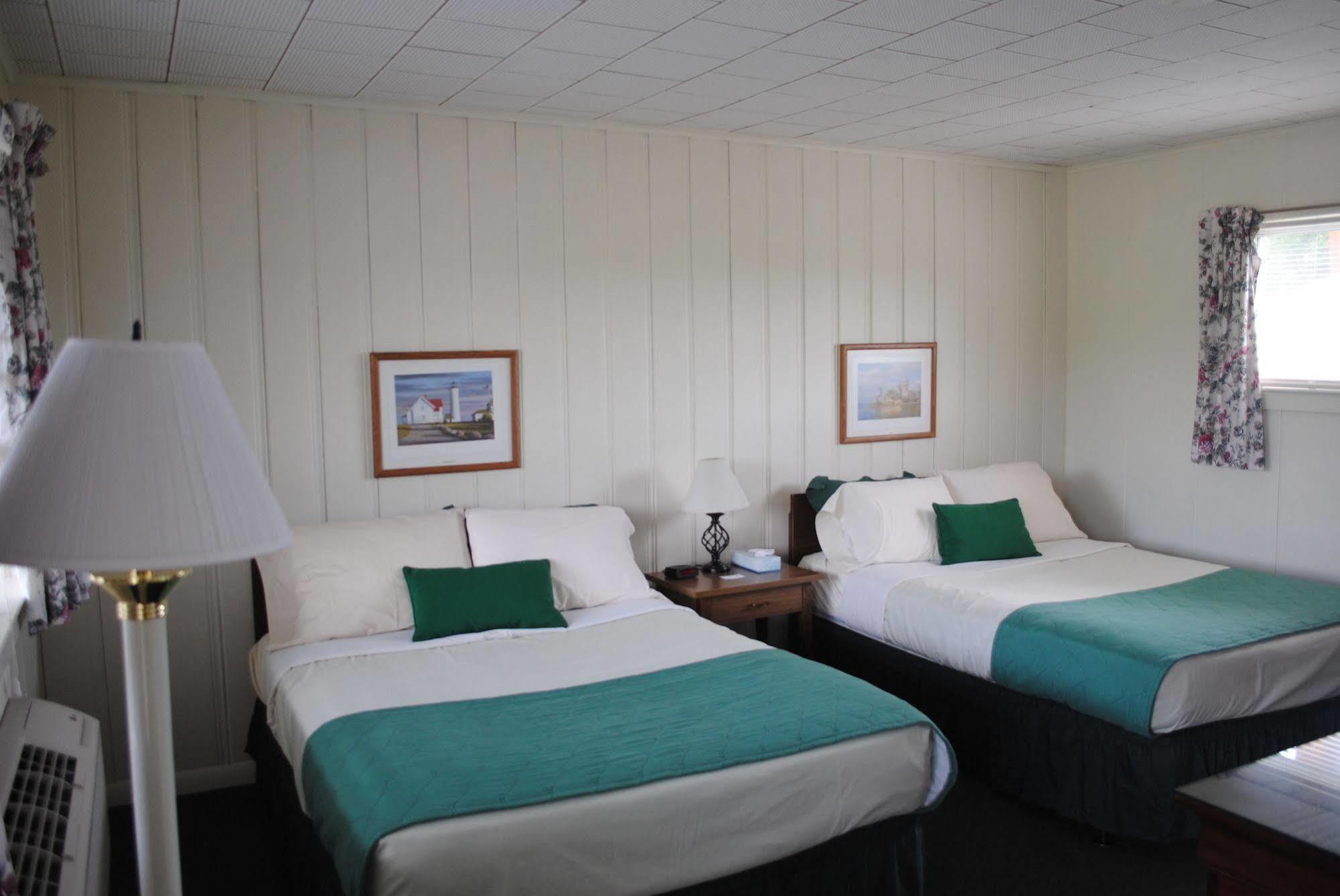 Rock Ledge Motel Alexandria Bay Exterior photo