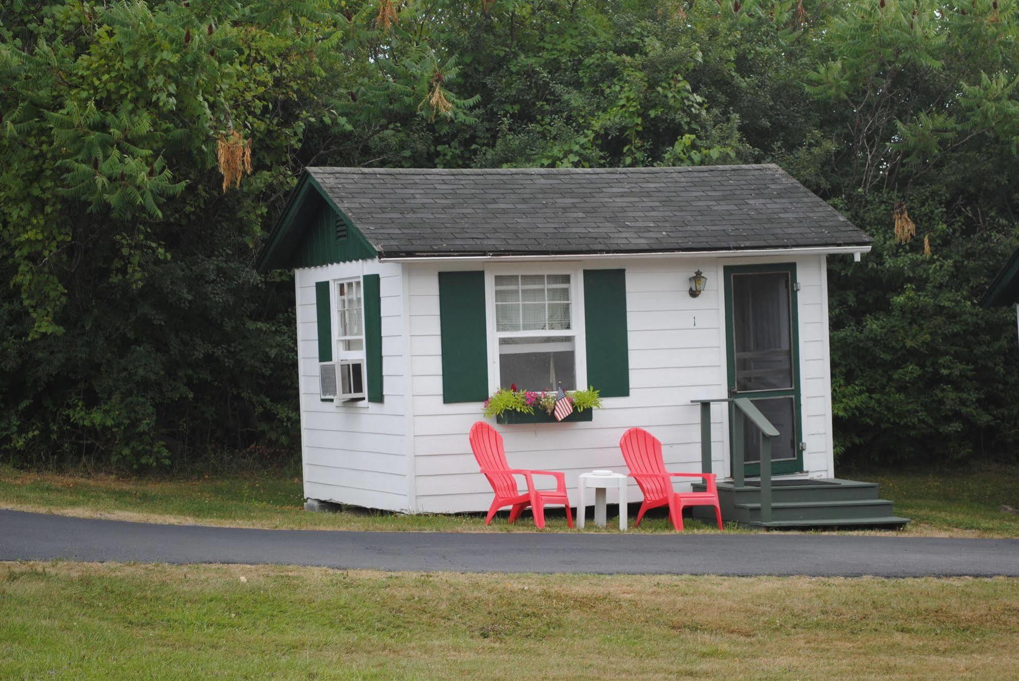 Rock Ledge Motel Alexandria Bay Exterior photo