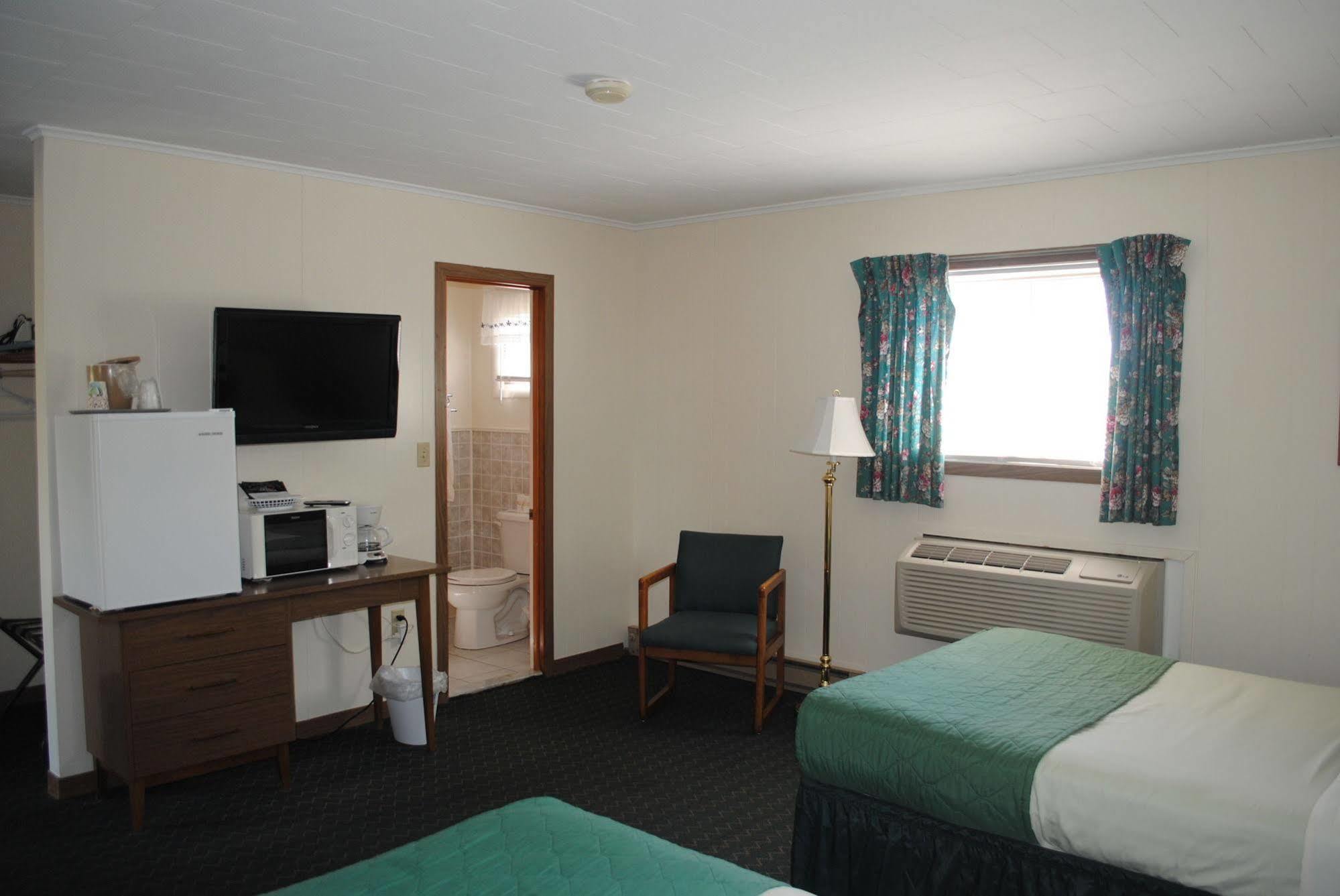 Rock Ledge Motel Alexandria Bay Exterior photo